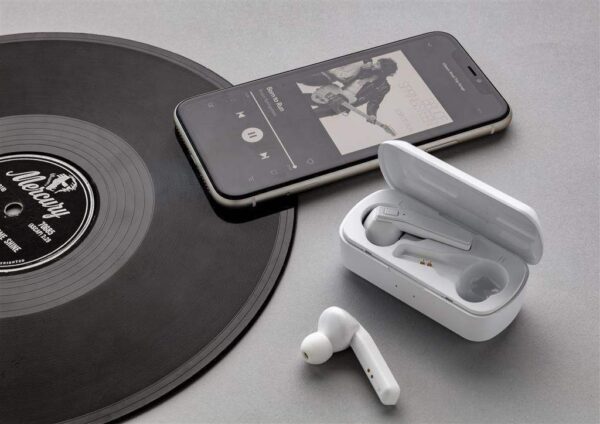 Free Flow Earphone in charging case - Image 2